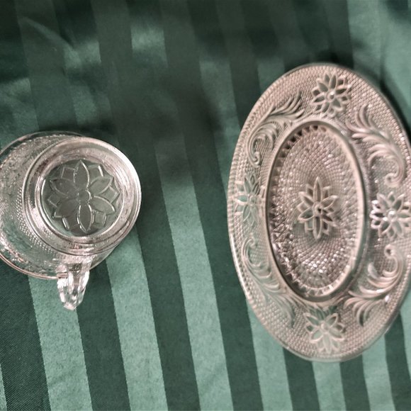 Vintage 70's,  Complete Set of 4.Crystal Snack set by "A Tiara" in original box. - Picture 2 of 4